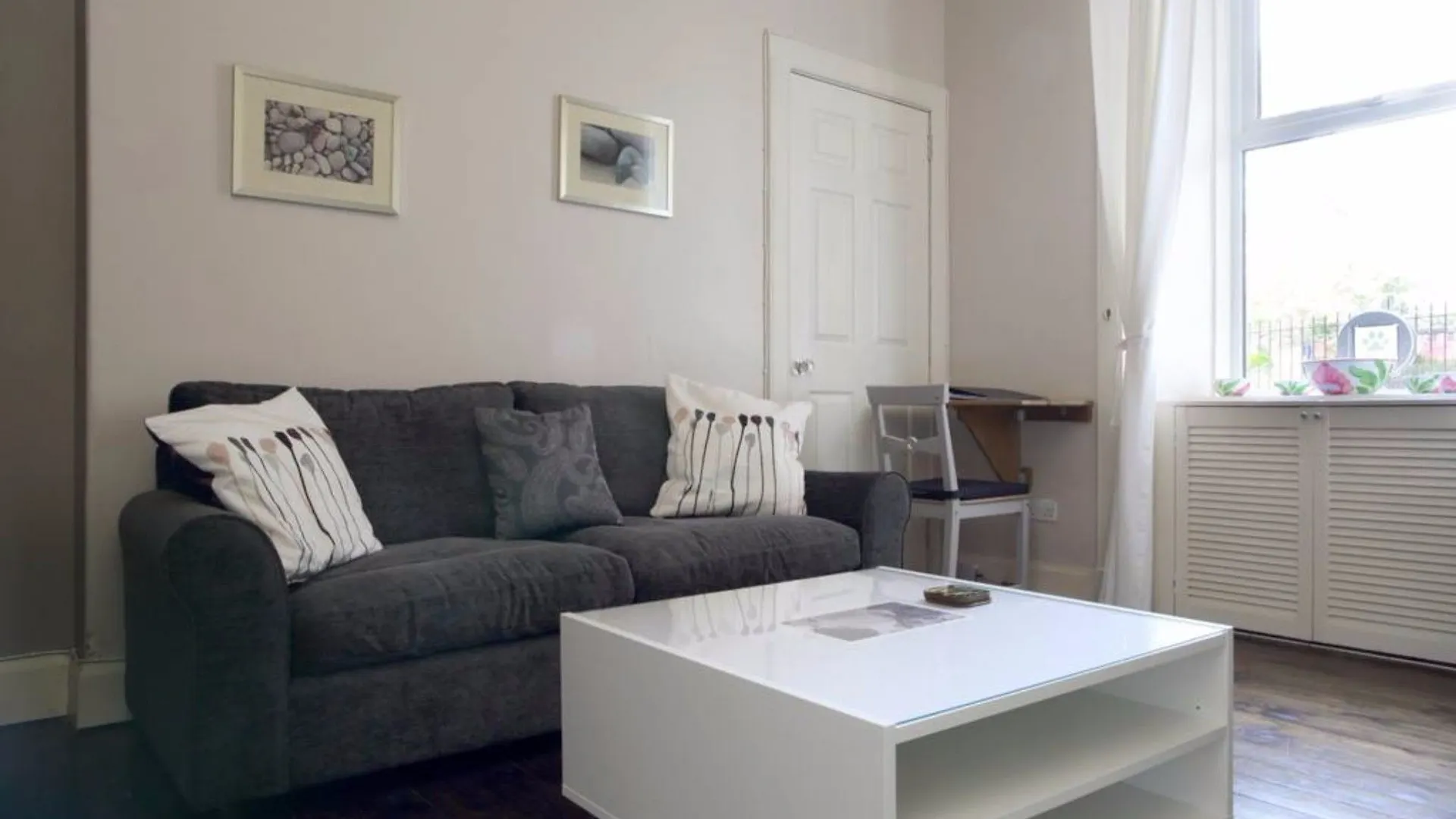 2 Bedroom Apartment With Free Parking Edinburgh