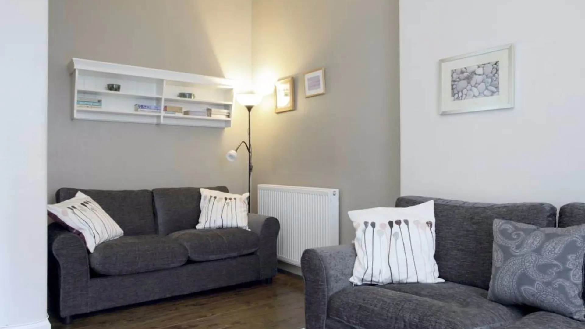 2 Bedroom Apartment With Free Parking Edinburgh