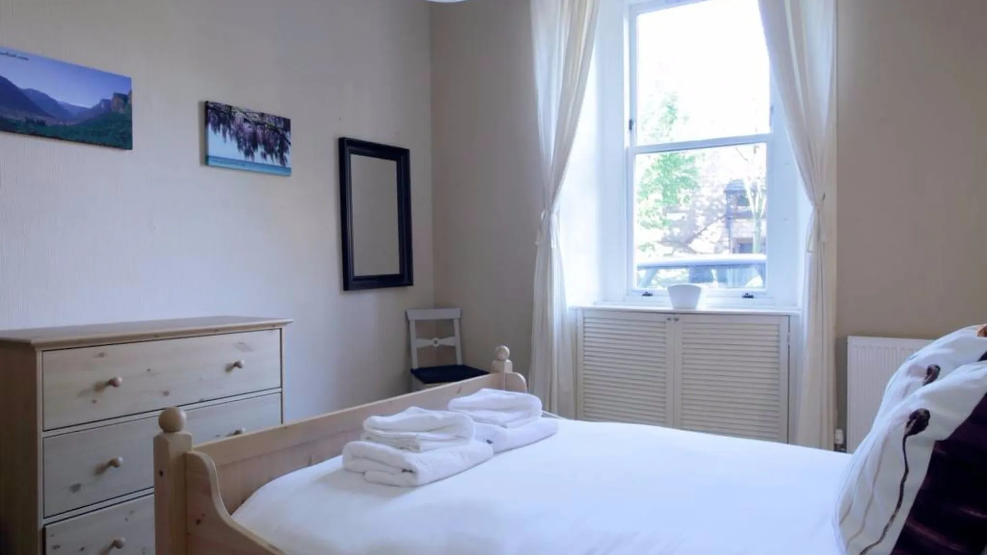 2 Bedroom Apartment With Free Parking Edinburgh
